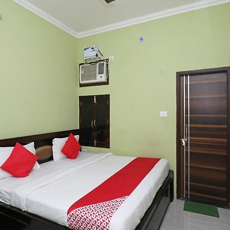 Capital O 11480 Hotel Blue Star Varanasi Exterior photo