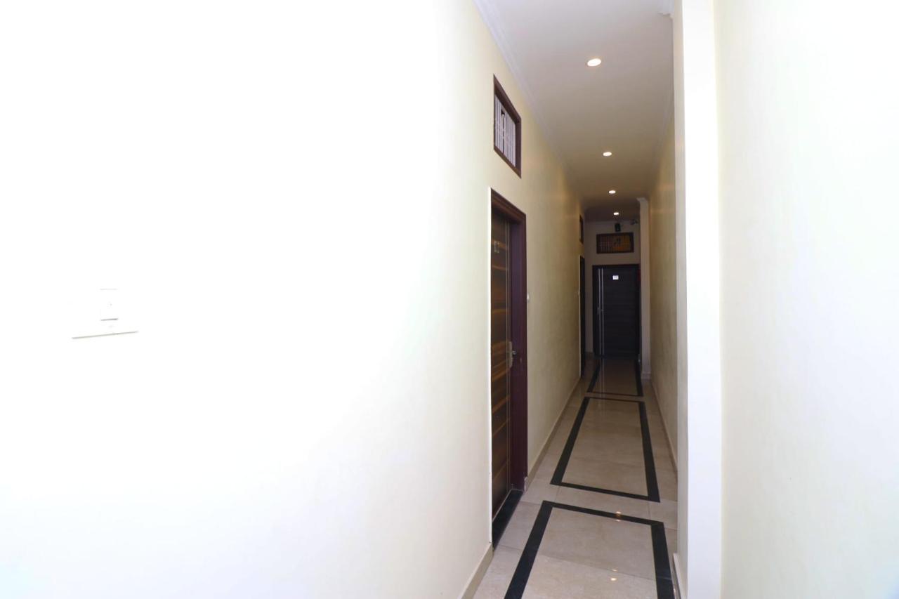 Capital O 11480 Hotel Blue Star Varanasi Exterior photo