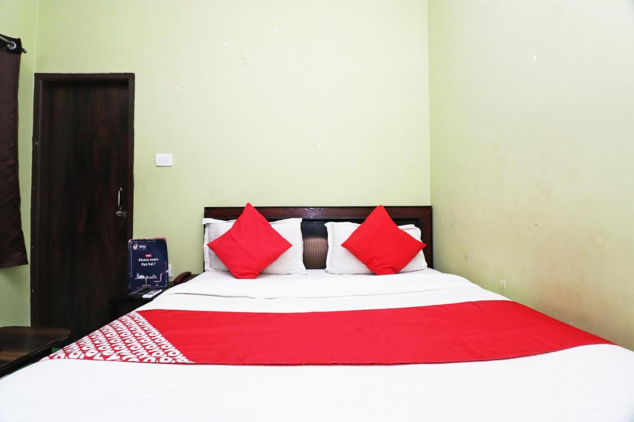 Capital O 11480 Hotel Blue Star Varanasi Exterior photo