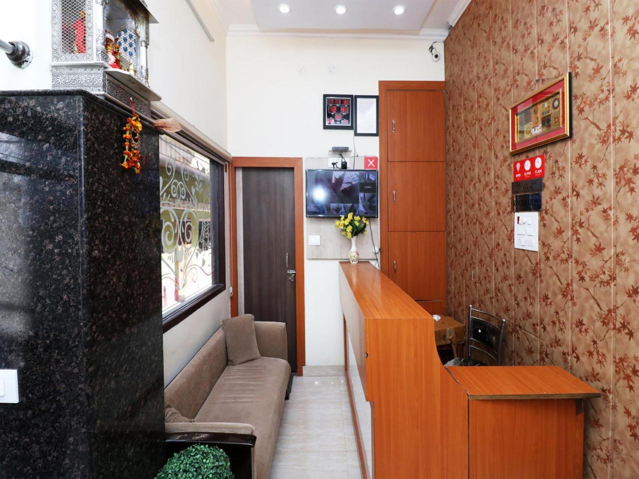 Capital O 11480 Hotel Blue Star Varanasi Exterior photo