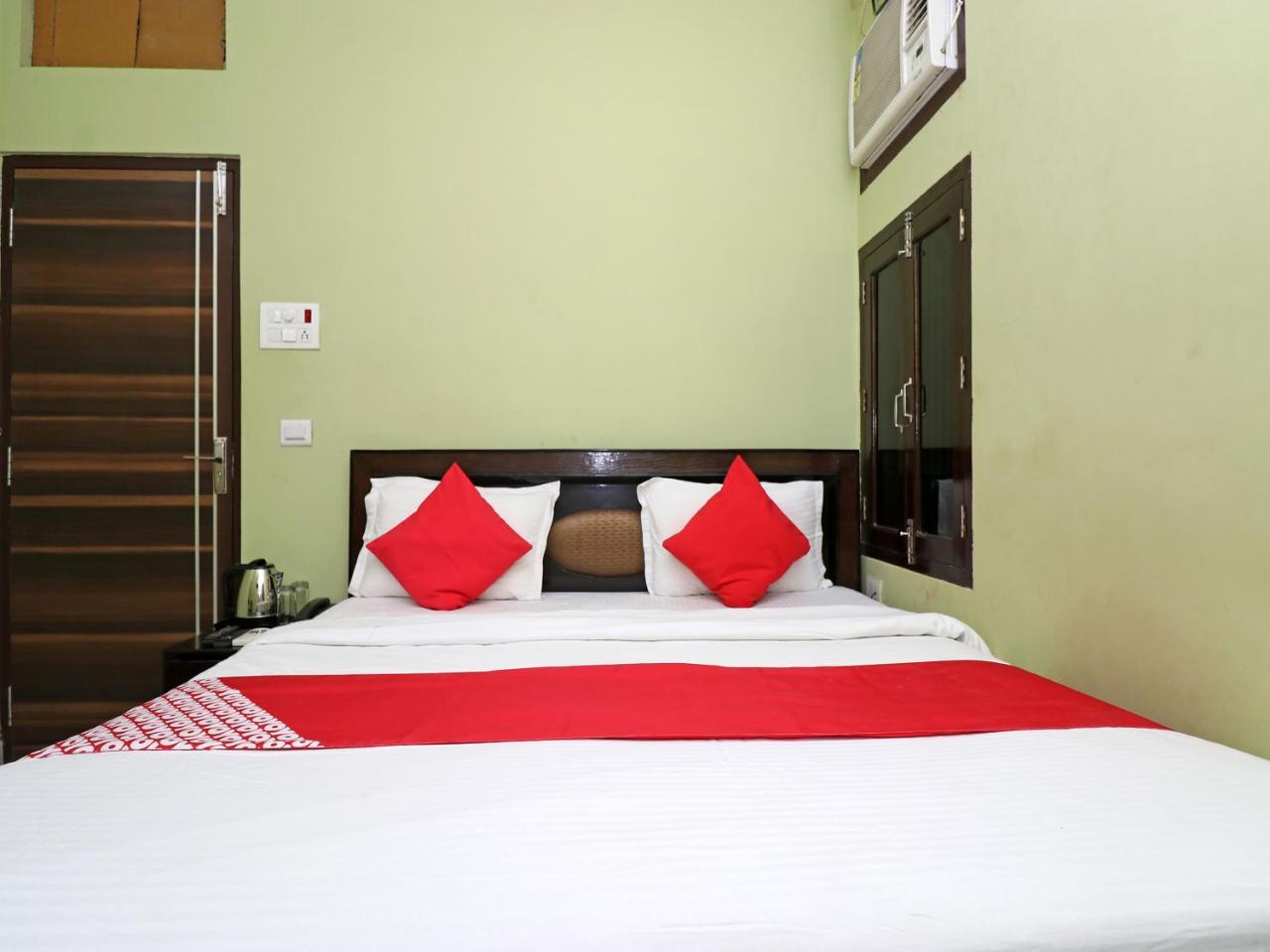 Capital O 11480 Hotel Blue Star Varanasi Exterior photo