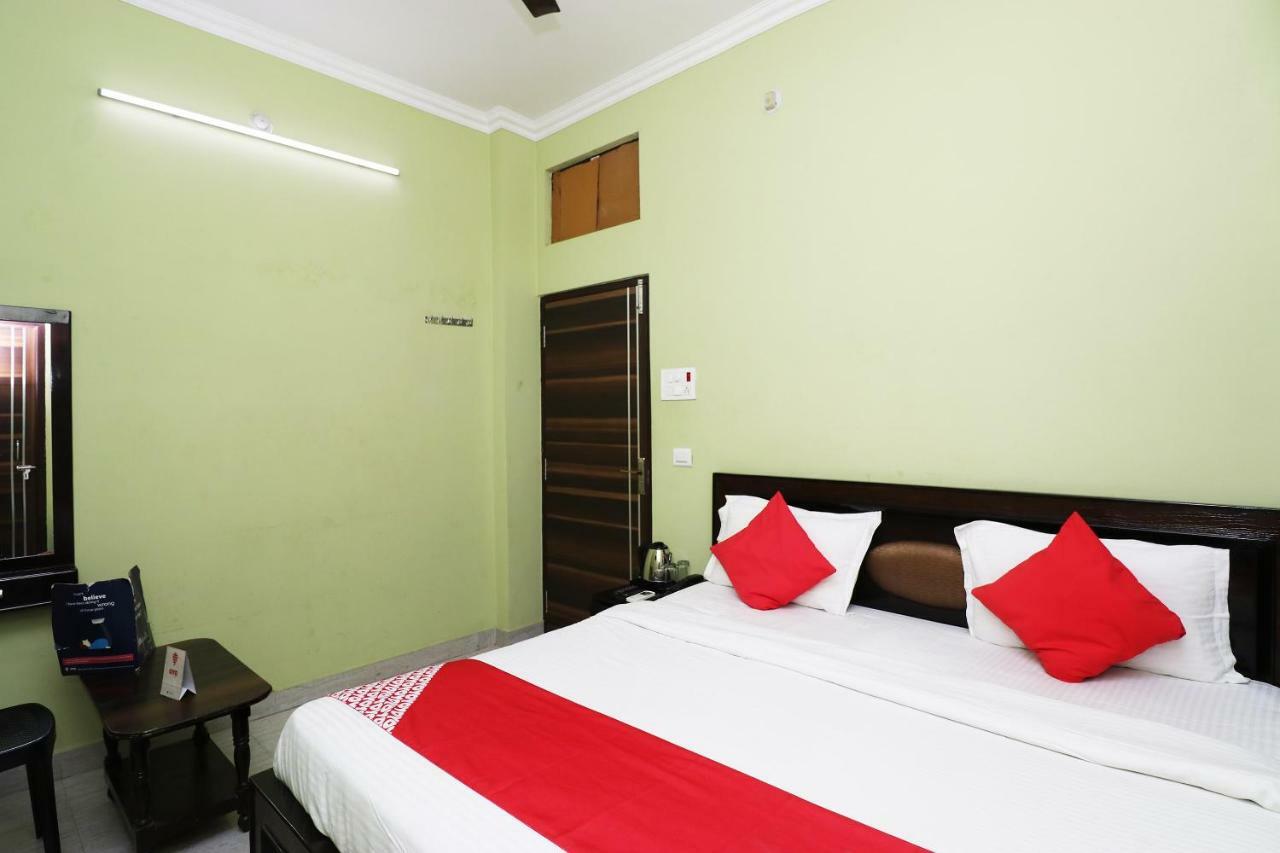 Capital O 11480 Hotel Blue Star Varanasi Exterior photo